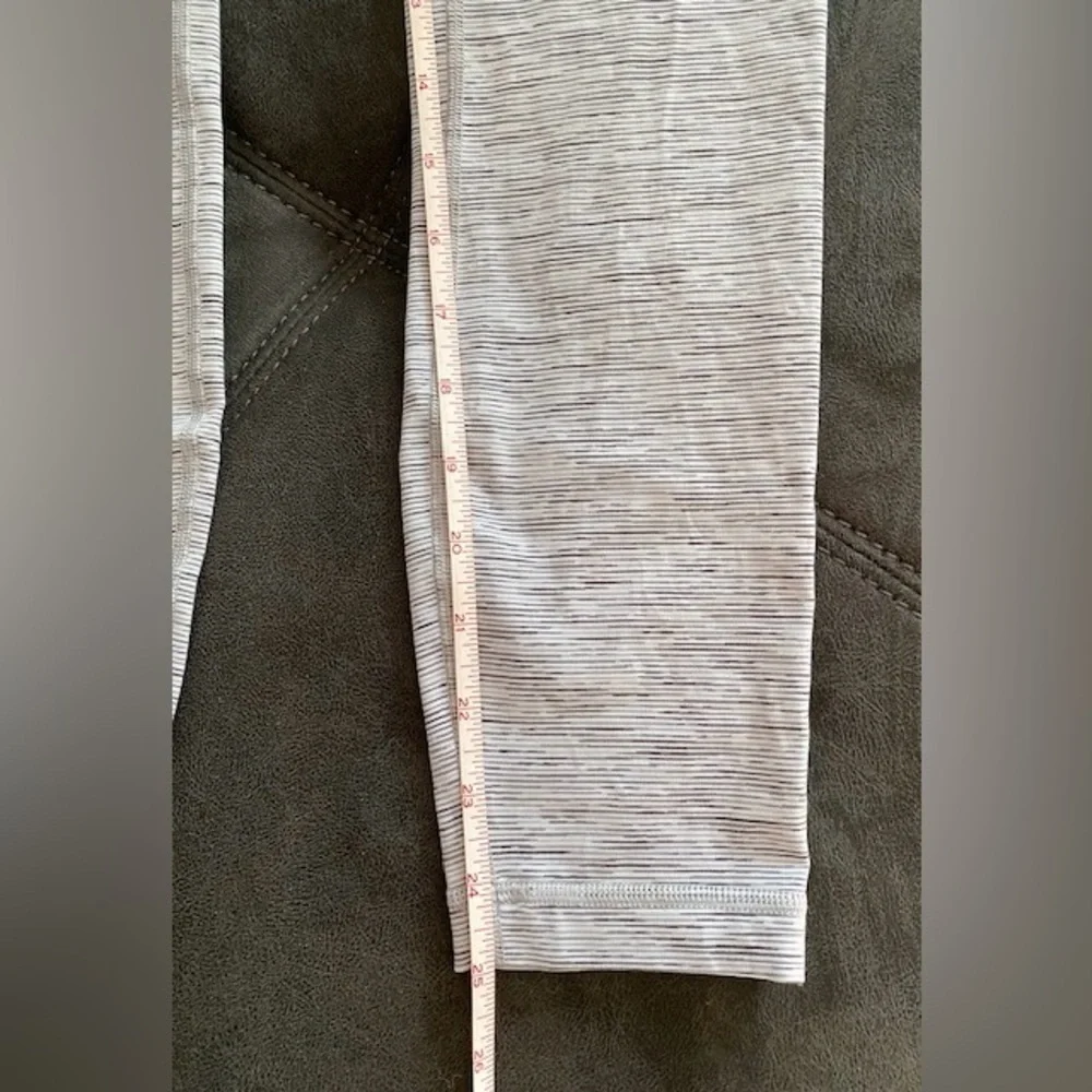 Lululemon Wunder Under Leggings 4 - Picture 7 of 7
